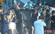 NBA球星詹姆斯·哈登现身广州南(nán)沙“区BA”赛場(chǎng)