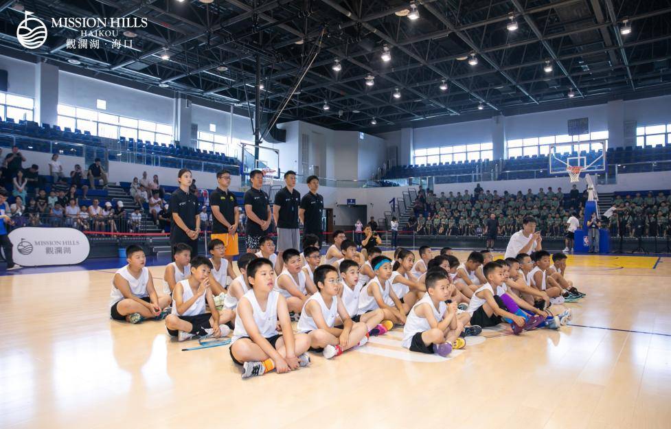 NBA篮球公园海口观澜湖旗舰馆开放日暨2025篮球夏令营开营，斯蒂芬·马布里现身助阵