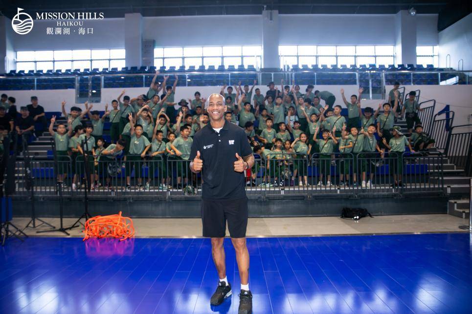 NBA篮球公园海口观澜湖旗舰馆开放日暨2025篮球夏令营开营，斯蒂芬·马布里现身助阵