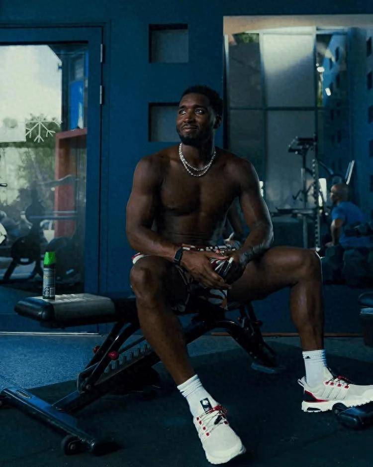 生涯首次一阵！多诺万-米切尔ins晒出训练和休闲照