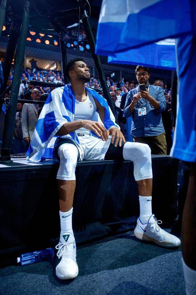 见义勇为，字母哥被打了！