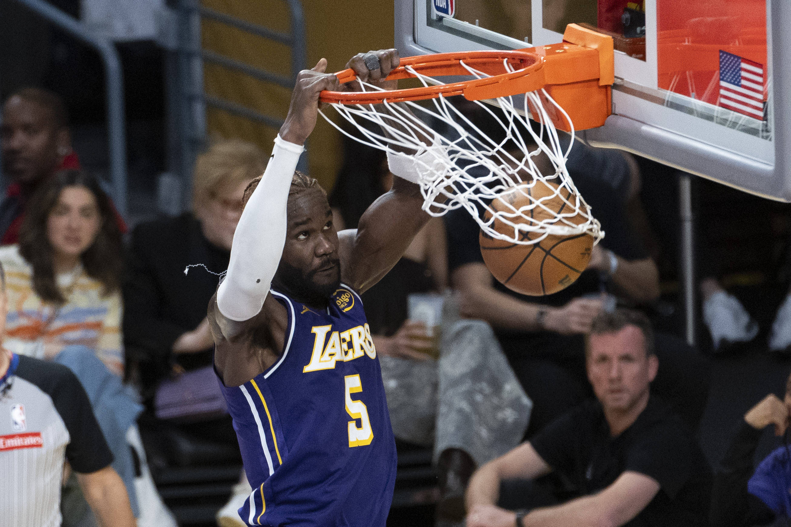 （体育）篮球——NBA常规赛：湖人胜马刺