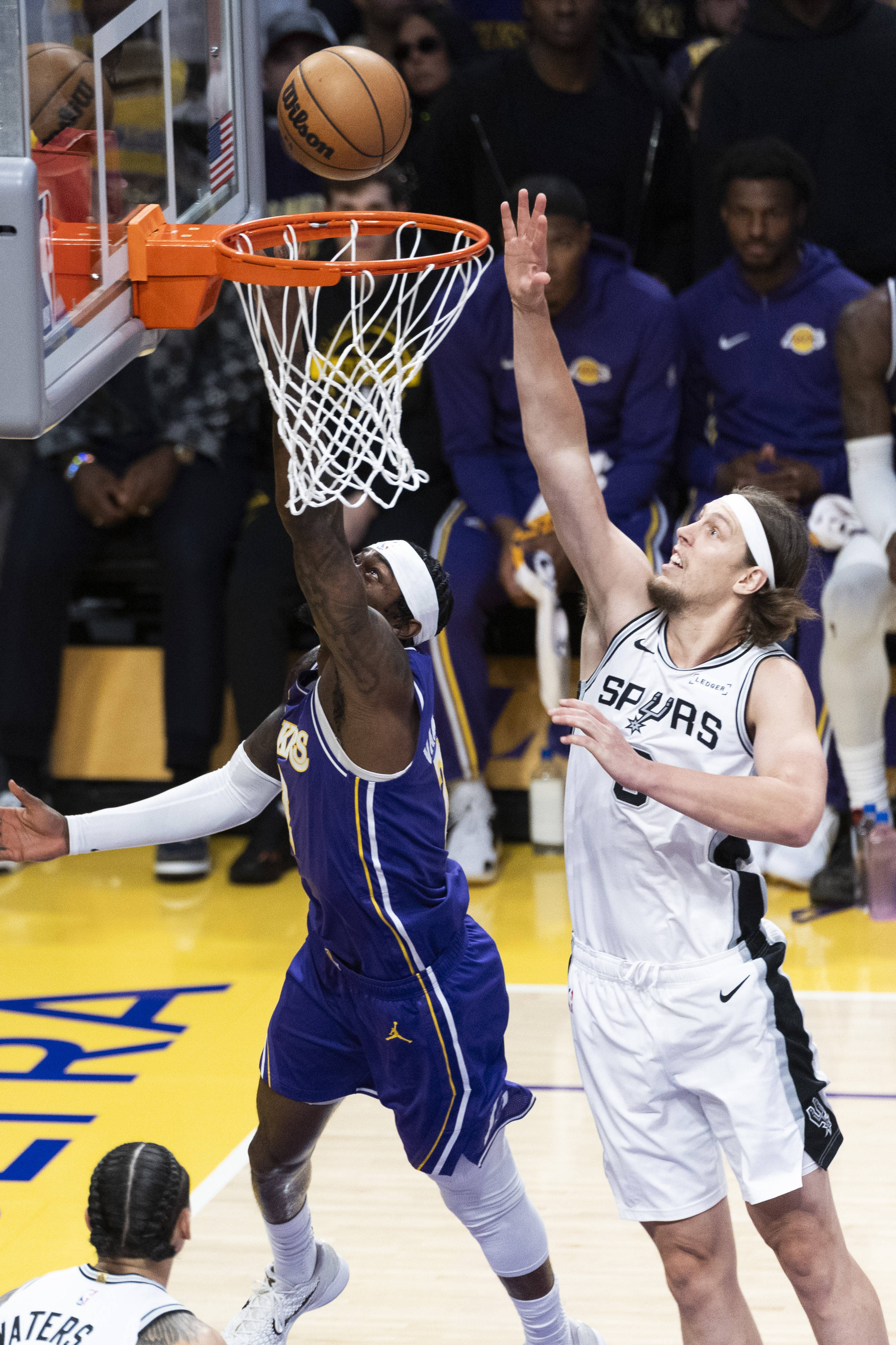 （体育）篮球——NBA常规赛：湖人胜马刺