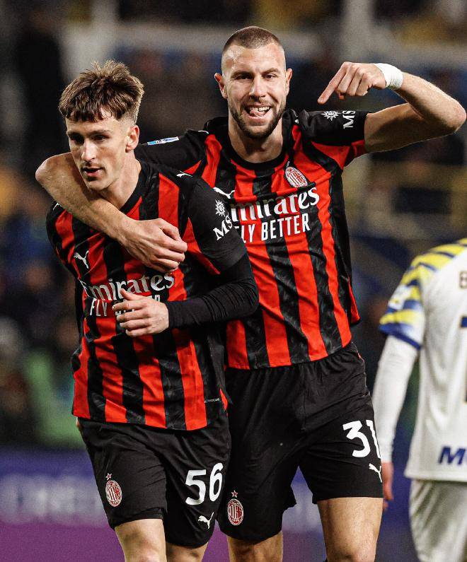 2-0到2-2！萨勒马科尔斯独造2球+空门不进失绝杀，鱼腩逼平AC米兰